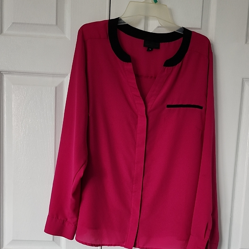 Worthington Fuchsia Blouse with Black Accents